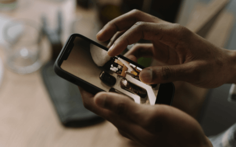 小红书营销世界杯，上市前途不明估值下挫