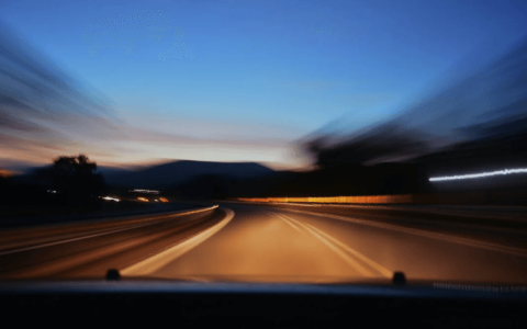 入局豪华MPV，岚图、极氪有多少胜算？