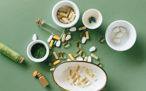 「老少通吃」的保健品行业，博弈可选消费和必选消费