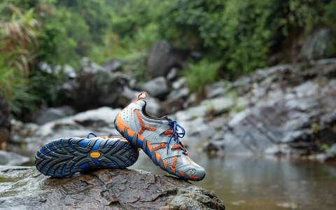 锚定240亿目标的特步，是“自嗨”还是实力？