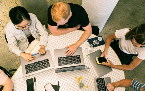 别盯着「文心一言」了，百度孵化了一个355亿的大儿子