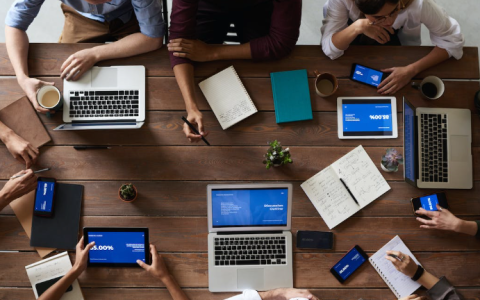 独家｜美团升级短视频、直播，打响抖音外卖防御战；小红书上线群聊广场、“咻咻”功能，加码社交；微信公众号上新“图片种草”