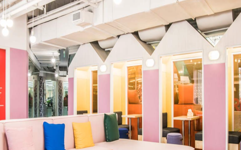 小红书上，商家想把情人节推成另一个「双11」