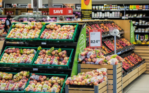 我家边上的大商超，快要黄了