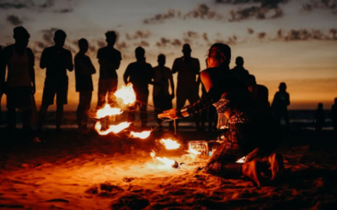 本地生活下半场：抖音微信，决战美团