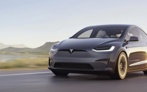 马斯克重回世界首富，还差四天