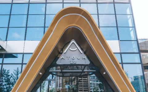 上市首个财报“变脸”，亚朵净利增速下降32%