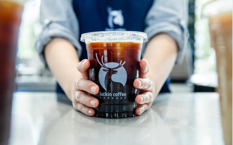 万店越近，瑞幸越「苦」