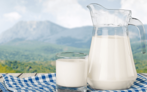 “阿斯巴甜”风波蔓延，蒙牛客服称雪糕中阿斯巴甜伤害比熬夜小得多