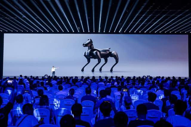  小米宣布科技战略升级，新一代折叠屏、仿生机器人、端侧大模型等重磅亮相