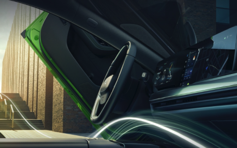 何小鹏回应收购玛莎拉蒂，小鹏汽车销量回暖再出发？