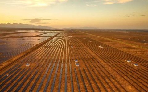 翻完光伏巨头们的半年报，讲六个观点