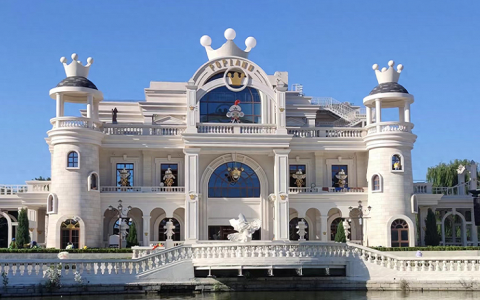 泡泡玛特乐园内测，代购盲盒半天售罄，潮玩界能否闯出迪士尼？