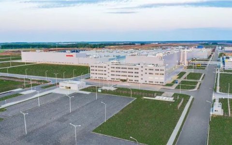 中国新能源车：从卖向全球，到扎根全球