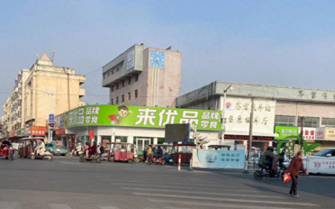 零食折扣店，瓜分县城青年