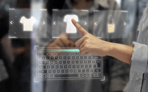 李佳琦，身处暴风眼