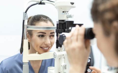 爱尔眼科的“拳头”和眼泪