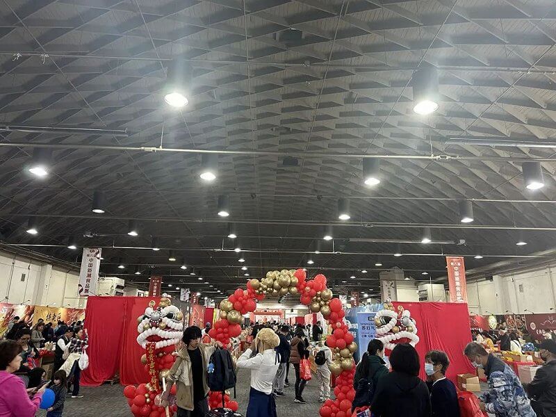 出海人的春节“仪式感”：开劳斯莱斯 ，排队买瓜子