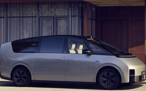 理想半只脚踏入纯电，MEGA能爆吗？