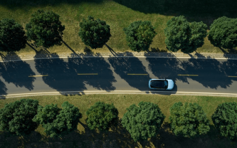 蔚来创新高，2023年营收556亿元，新品牌对标Model Y