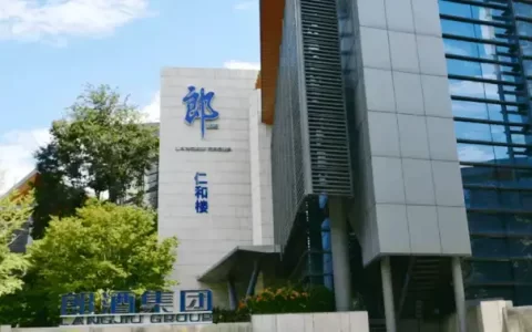 白酒首富，「不服」茅台