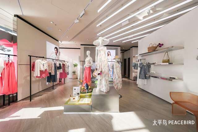 太平鸟携手代言人王鹤棣 共同见证全球首家品牌旗舰店盛大启幕