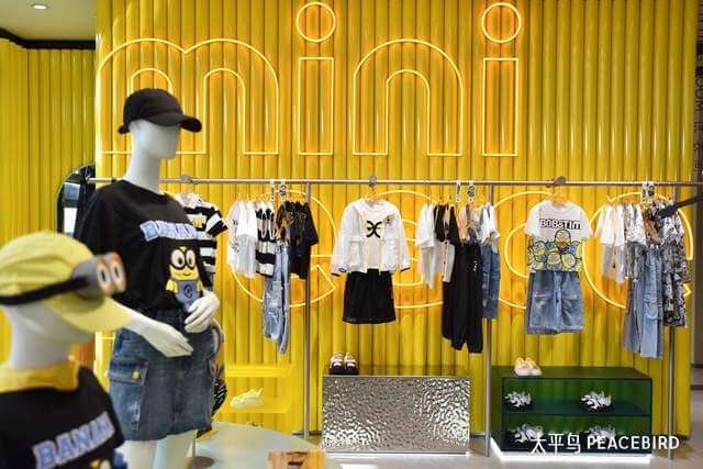 太平鸟携手代言人王鹤棣 共同见证全球首家品牌旗舰店盛大启幕