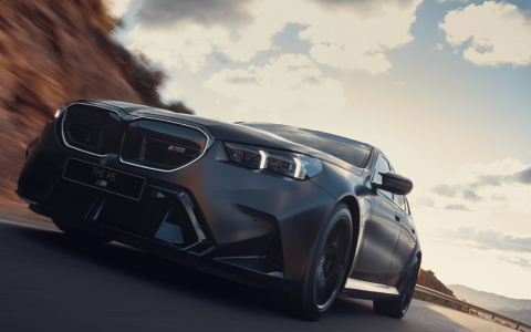 车企价格战，宝马不玩了