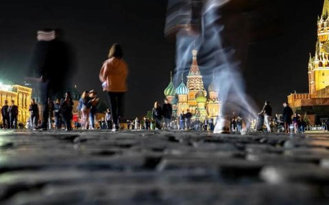 反向旅游、住国宾馆，这届年轻人变了