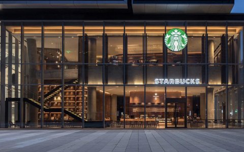 要下沉还是「宏大叙事」？星巴克陷入两难