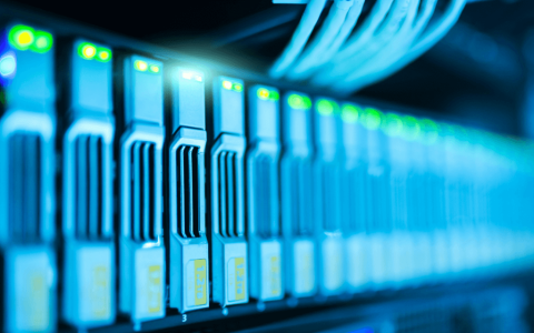 贝索斯重回一线，AWS能否在AI大战中翻盘？