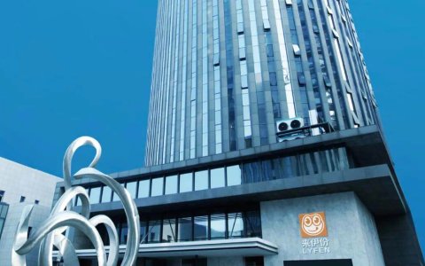 来伊份学山姆，自救还是自嗨？