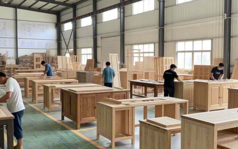 南方小城的工厂厂长，想在直播间打造「中国的宜家」