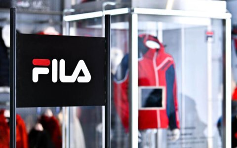 在高端市场狂揽300亿，FILA凭什么「逆周期」？