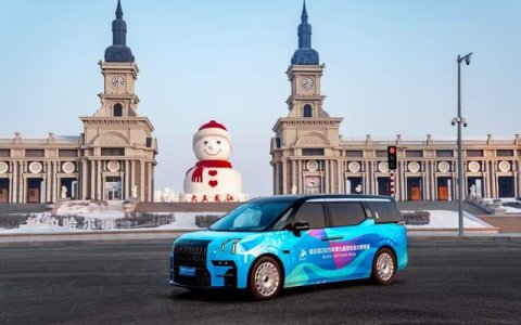 极氪009光辉护航亚冬火炬传递 奥运冠军车主武大靖担任火炬手