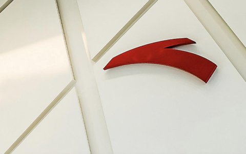 2.9亿美金拿下狼爪，安踏在下一盘什么棋？