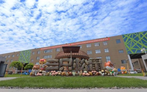 营收回暖、供应提效、渠道改革：三只松鼠能否打赢翻身仗？