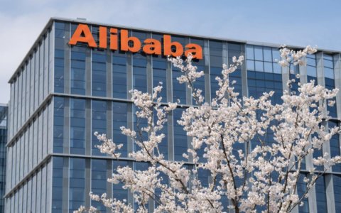 马云现身阿里总部“湖畔小屋”