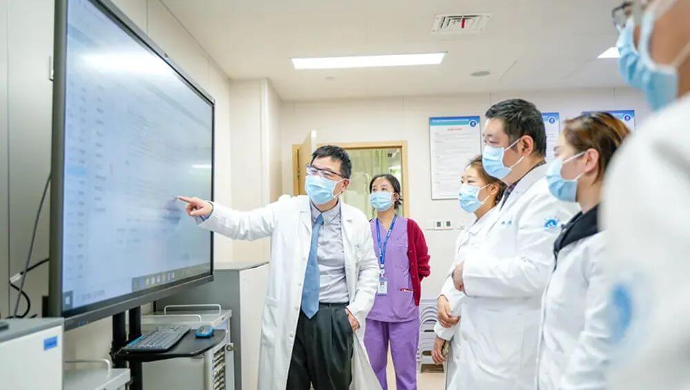 启元大模型在浙江大学医学院附属第一医院投入使用
