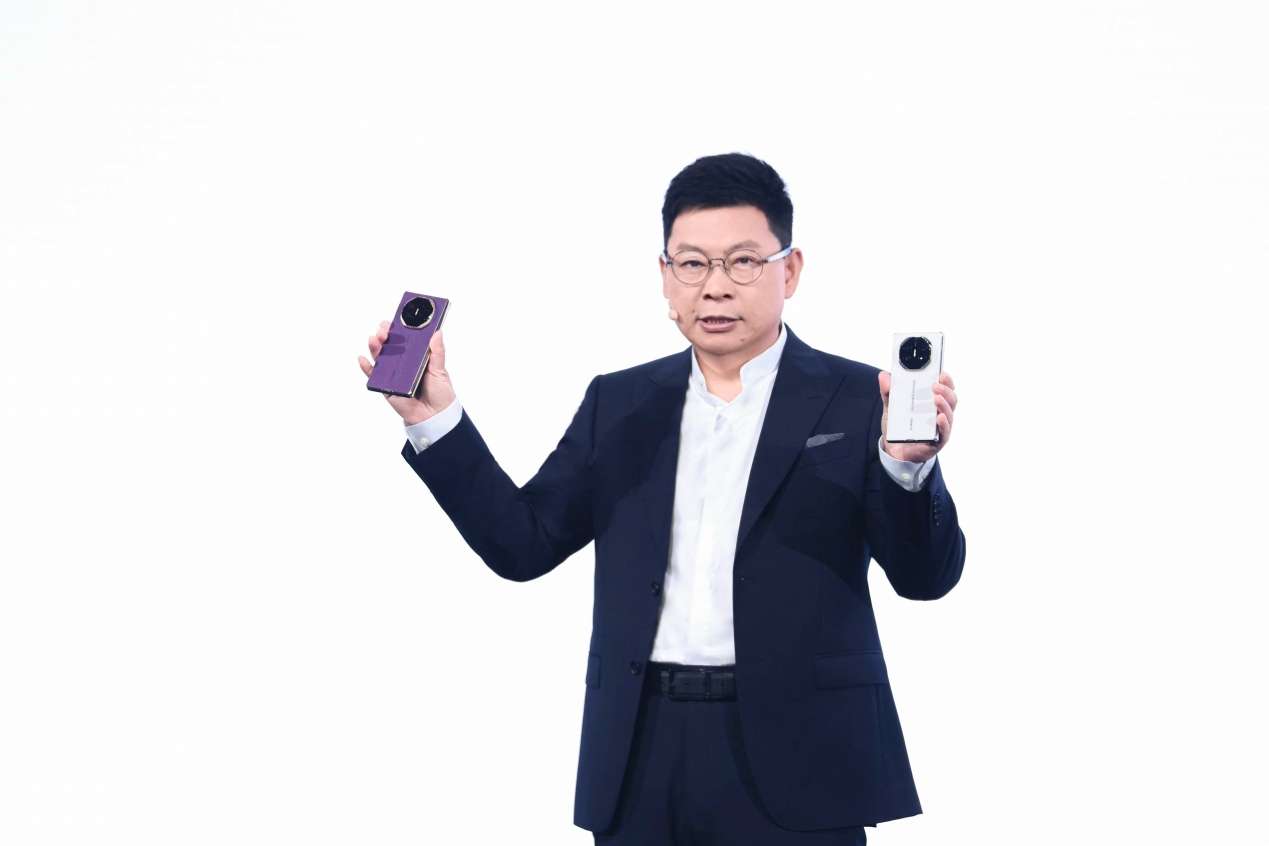 华为发布全新Mate XTs 非凡大师，巅峰之上，再展非凡