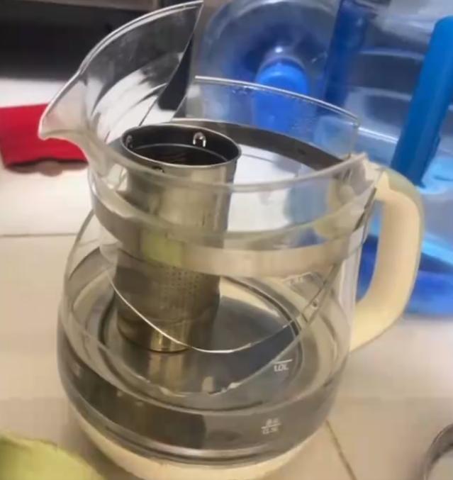 1岁童遭小熊养生壶炸伤，小熊电器百万台畅销品成 「安全杀手」？