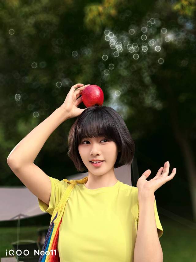 2K屏双芯游戏神机 “超神标准版”iQOO Neo11 2599元起售