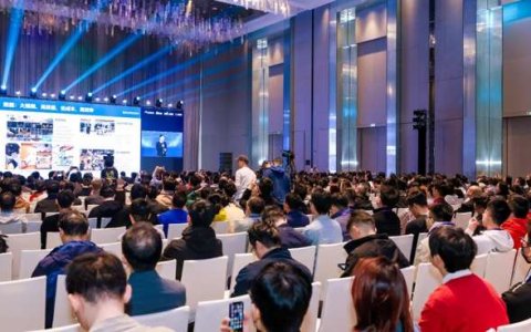 人形机器人落地干货硬核输出，首届具身智能峰会，燃爆了！