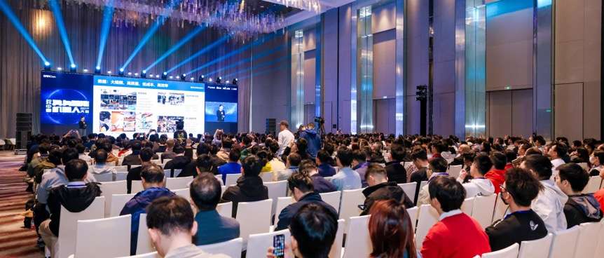 人形機(jī)器人落地干貨硬核輸出，首屆具身智能峰會(huì)，燃爆了！