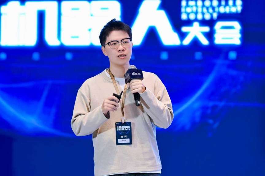 人形機器人落地干貨硬核輸出，首屆具身智能峰會，燃爆了！