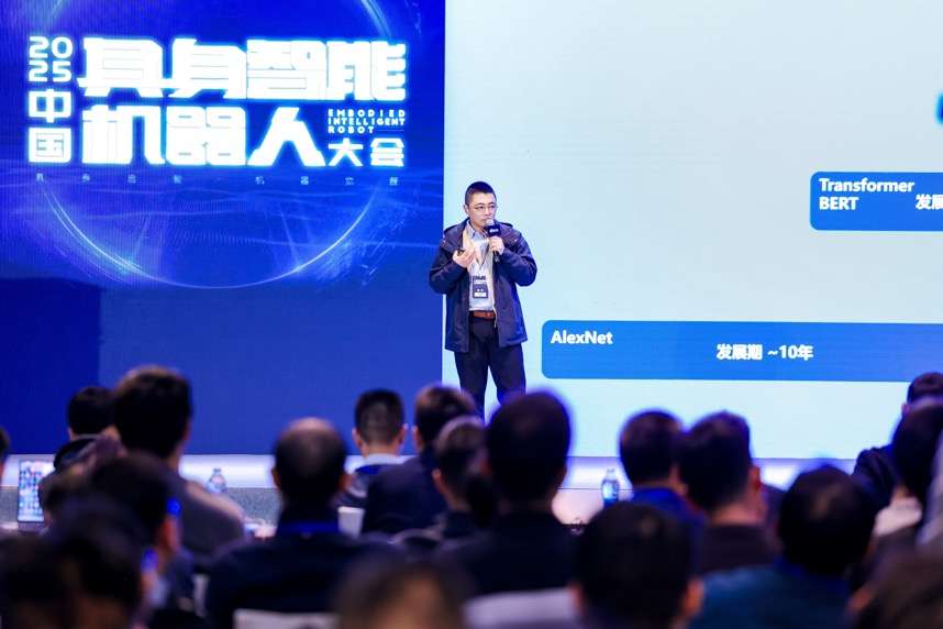 人形機器人落地干貨硬核輸出，首屆具身智能峰會，燃爆了！