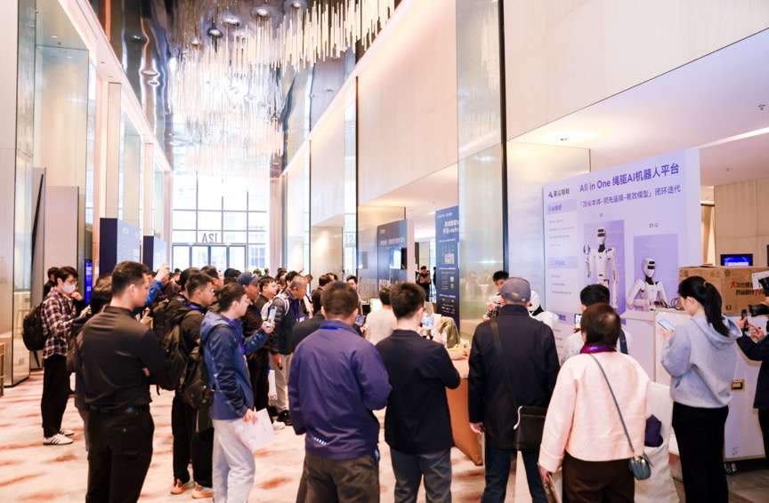 人形機器人落地干貨硬核輸出，首屆具身智能峰會，燃爆了！