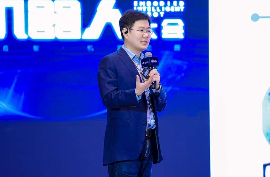 人形機器人落地干貨硬核輸出，首屆具身智能峰會，燃爆了！