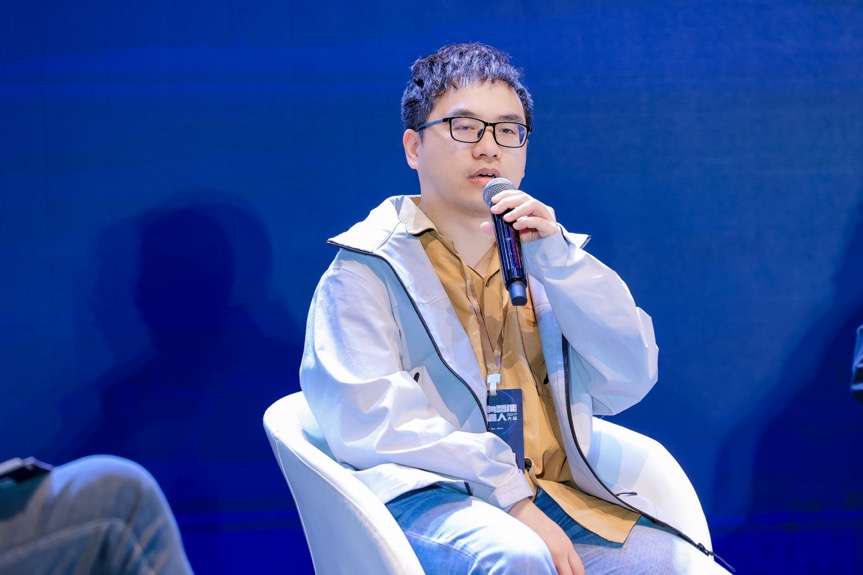 人形機器人落地干貨硬核輸出，首屆具身智能峰會，燃爆了！