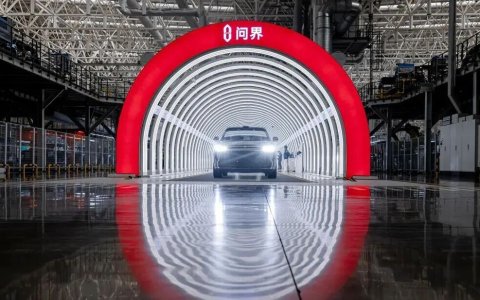 赛力斯A+H上市：豪华新能源迎来中国的「主场时刻」